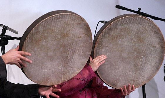 مشارکت در برنامه‌های هنری